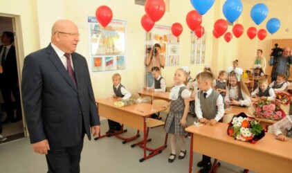 В городе Бор открылась новая школа с бассейном и шахматным залом